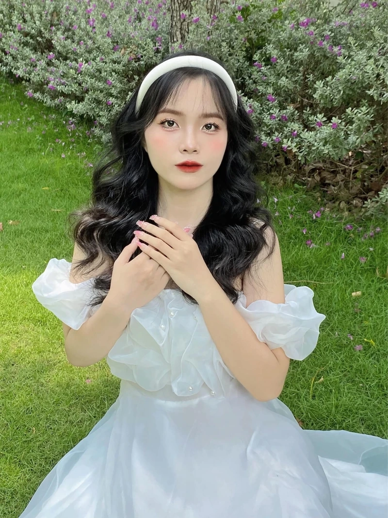 Ảnh hot girl Trung Quốc MM88 dễ thương, với nụ cười tươi và vẻ đẹp tự nhiên