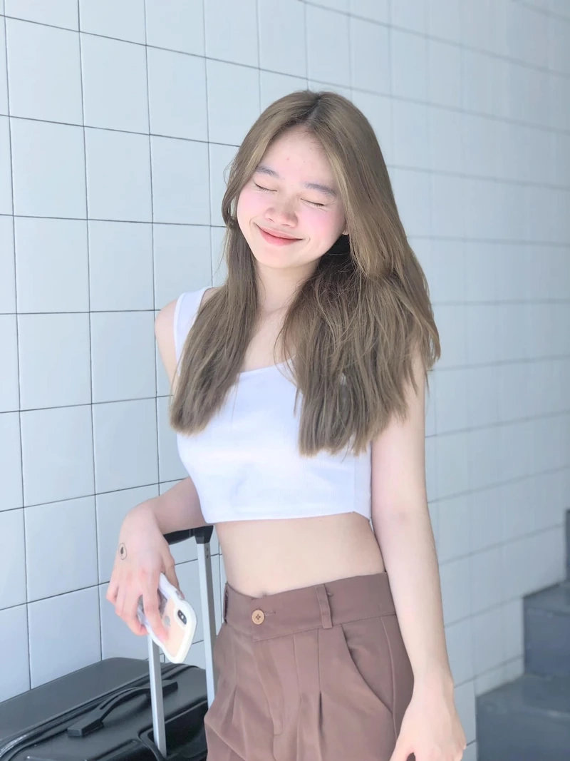 Hình nền máy tính anime girl tạo nên không gian sống động và độc đáo