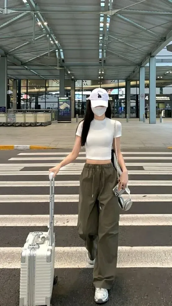 Gái đẹp chụp hình che mặt tạo sự bí ẩn và cuốn hút đặc biệt