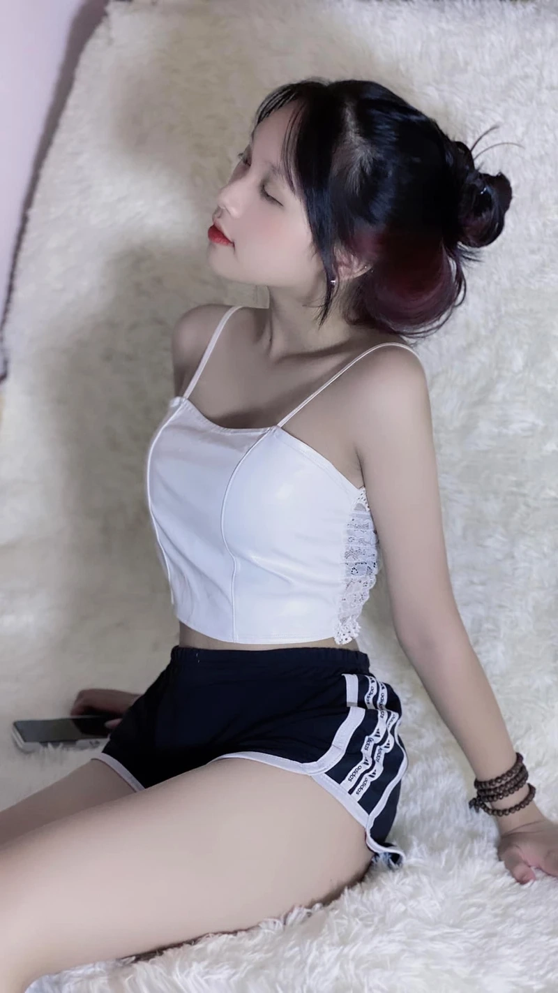 Ảnh cosplay anime girl học sinh gợi nhớ ký ức tuổi thơ hồn nhiên