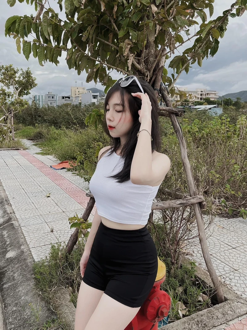 Ảnh chụp trước gương che mặt nghệ thuật mang đến nét sáng tạo