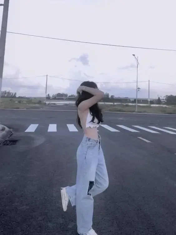 Gái xinh mặc áo yếm tạo vẻ đẹp dịu dàng và thanh thoát