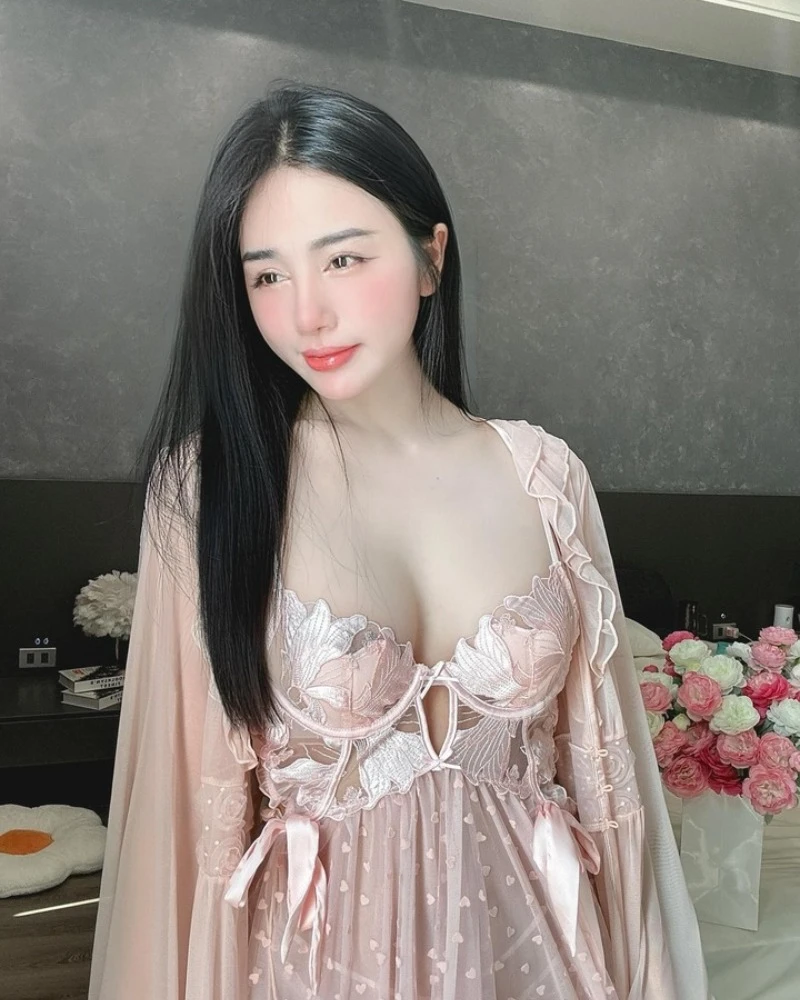 69+ Ảnh gái xinh hở hang thiếu vải lộ mông ngực nóng bỏng